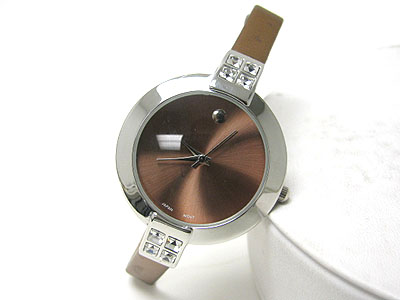 Barguette crystal side simple round face leather band watch