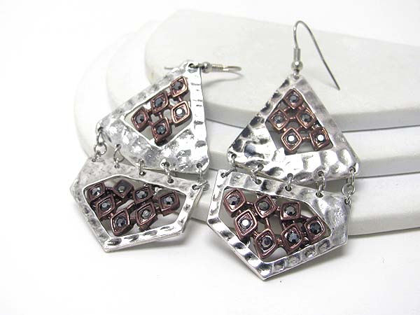 Crystal deco hammered and natural shape metal drop earring