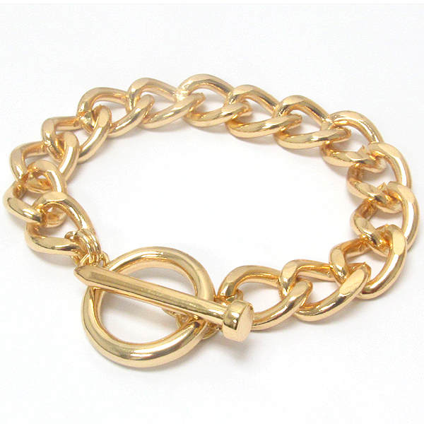 Thick chain and nail toggle bracelet