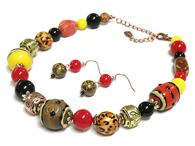 Multi shape and color bead fashion necklace set