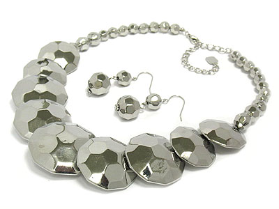 Multi hexagonal pattern metal bead link necklace set