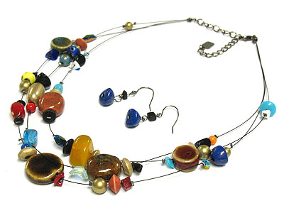 Multi figuline and other natural bead and metal wire necklace set