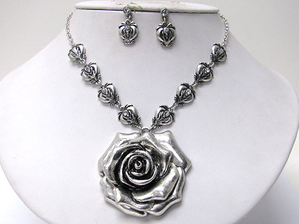 Metal sculpure flower medallion necklaceearring set