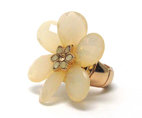 Crystal and acryl flower stretch ring