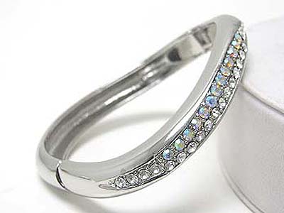 Crystal stud waved metal hinge bangle