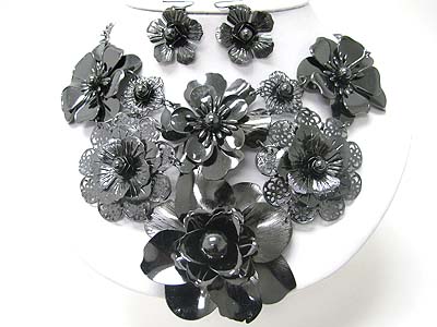 Large filigree metal flower link necklace earring set