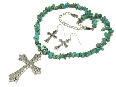 Cross pendant green turquoise necklace and earring set