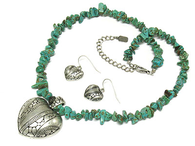 Heart pendant green turquoise necklace and earring set