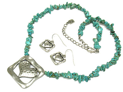 Heart pendant green turquoise necklace and earring set