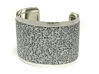 Metal cuff bangle