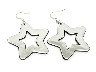 Metallic star earring