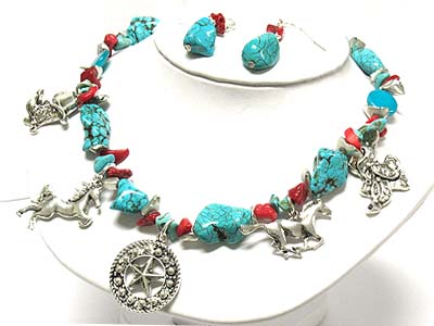 Metal round star and horse charm and turquoise chip stone strand necklace and earring set 