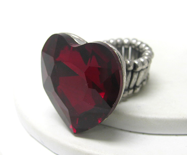 Large crystal heart stretch ring