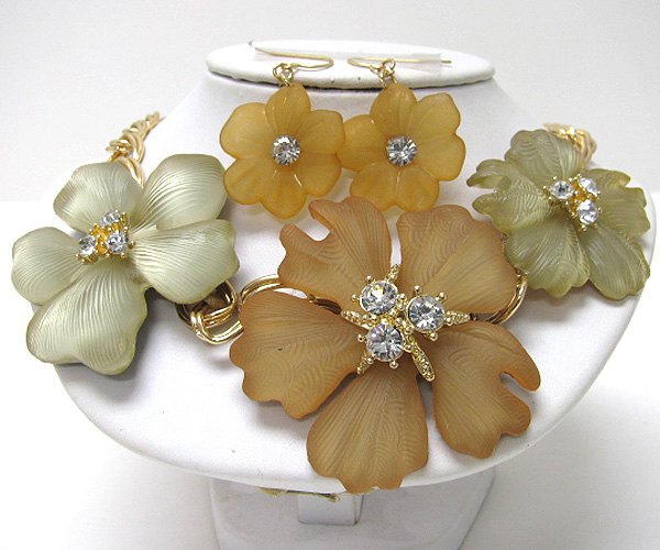 Chunky acryl flower link necklace earring set