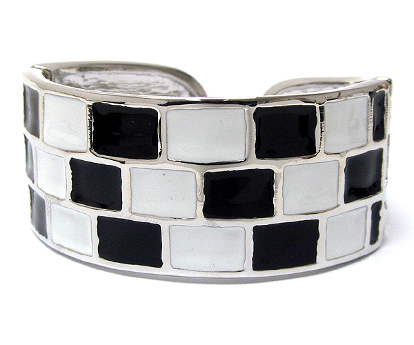 Metal epoxy multi square pattern on hing bangle