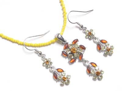 Flower necklace set with yellow crystal