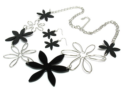 Acrylic and wired flower link necklace and earring set