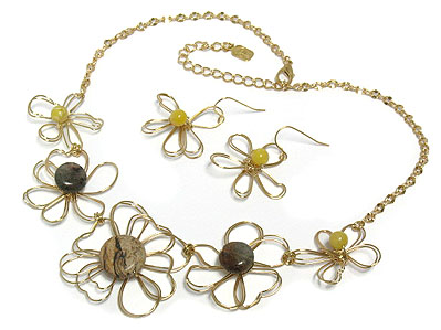 Multi stone and wired flower link necklace and earring set 