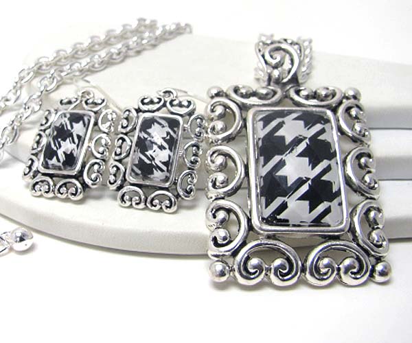 Designer pattern metal filigree pendant necklace earring set