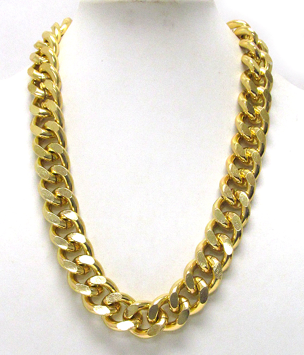 Metal thick chain link necklace