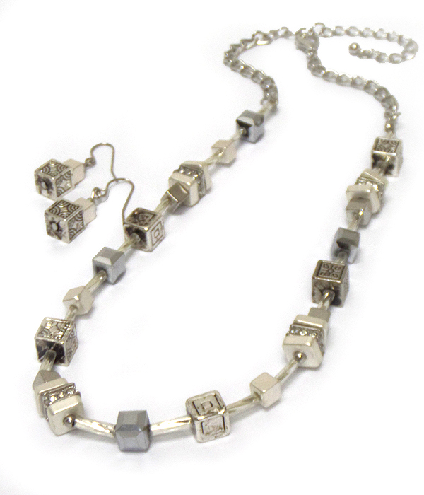 Multi texture cube charms necklace set