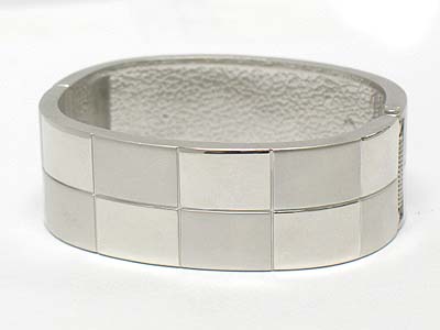 Checker patern  metal hinge bangle