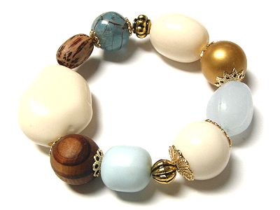 Gold wood & bead coral tone bracelet