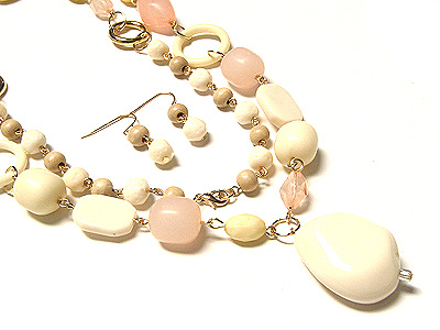 Coral tone pearl gold link necklace and earring set