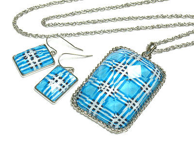 Dandy checker pattern pendant necklace and earring set