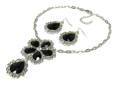 Epoxy stone flower necklace and earring set