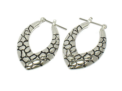 Metal hollow earring