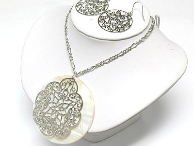 Round shell disk and metal filigree pendant necklace and earring set