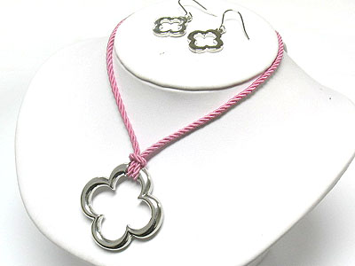 Metal clover peandant and cord neckalce and earring set