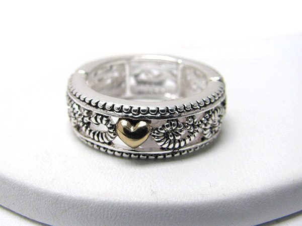 Textured metal casting stretch ring