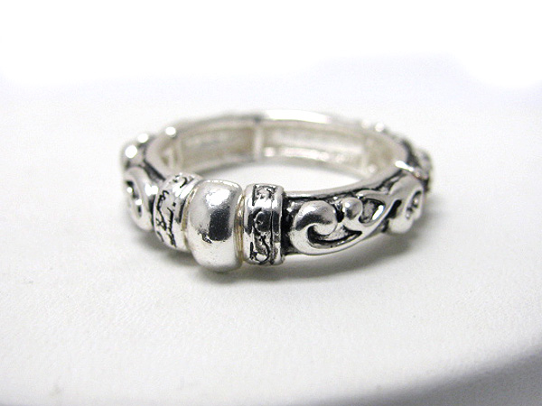 Textured metal casting stretch ring