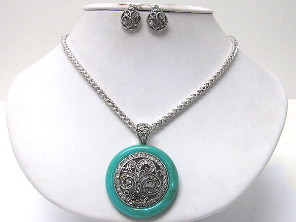 Formica stone and filigree metal round pendant necklace earring set