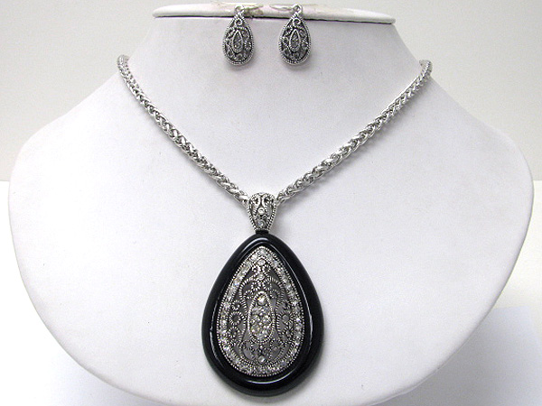 Formica stone and filigree metal tear drop pendant necklace earring set