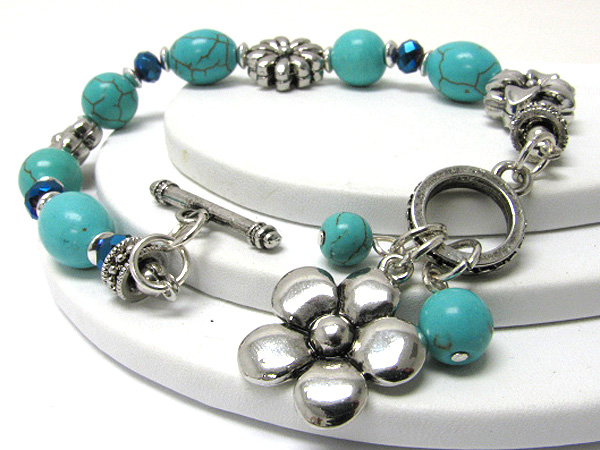 Turquoise stone link toggle bracelet