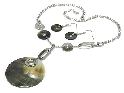 Round shell pendant and chain necklace and earring set