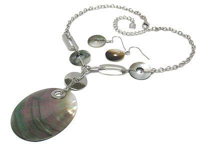 Oval shape shell pendant and chain necklace and earring set