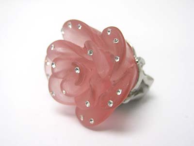 Crystal stud acryl rose flower ring