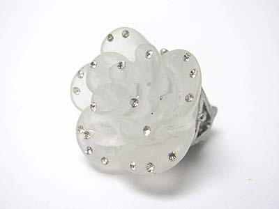 Crystal stud acryl rose flower ring