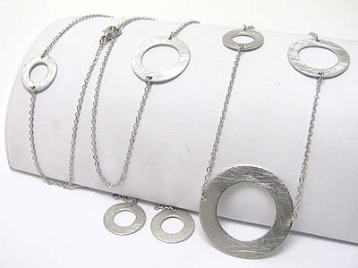 Scratch metal donut and chain link long necklace earring set - brass metal