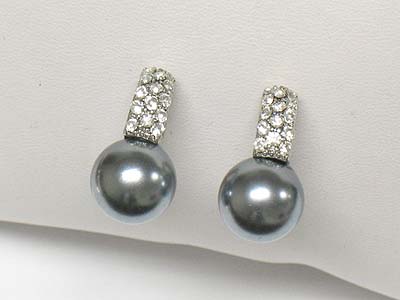 Pearl and crystal earring