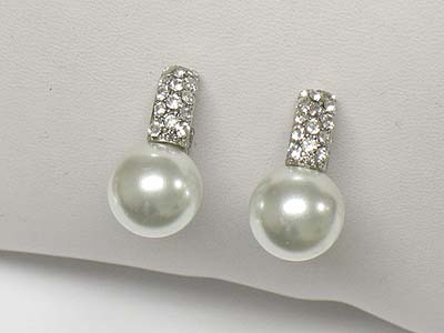 Pearl and crystal earring