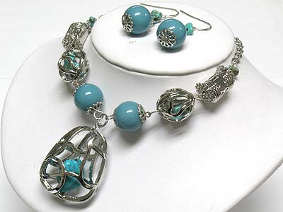 Turquoise stone floating pendant and metal link necklace and earring set