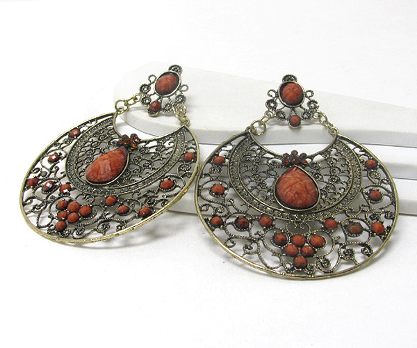 Crystal and metal filigree earring