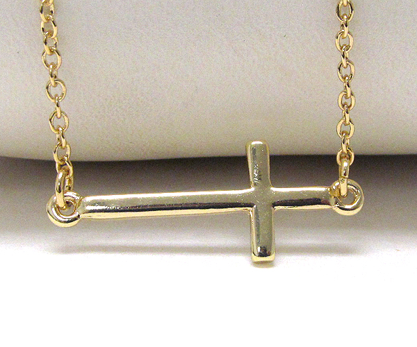 Simple and petit side cross necklace