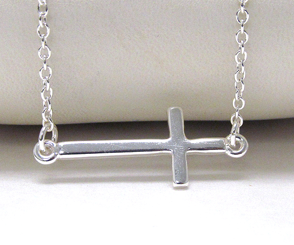 Simple and petit side cross necklace