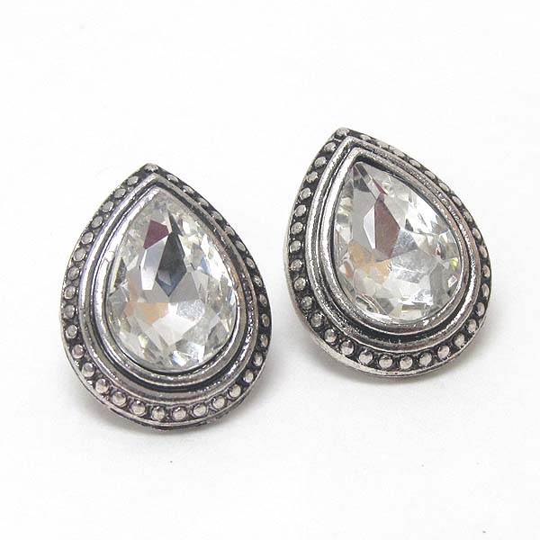 Teardrop stone earring